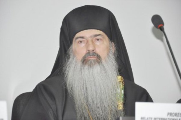 IPS Teodosie slujeşte la Mânăstirea Bistriţa Olteană